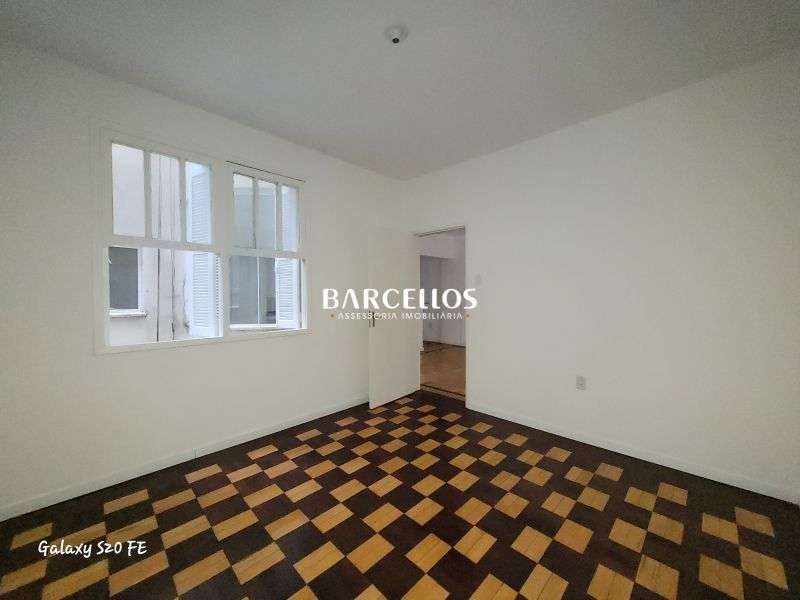 Apto com 2 quartos, 1 banheiro e 73m² à venda no bairro Centro, Porto Alegre