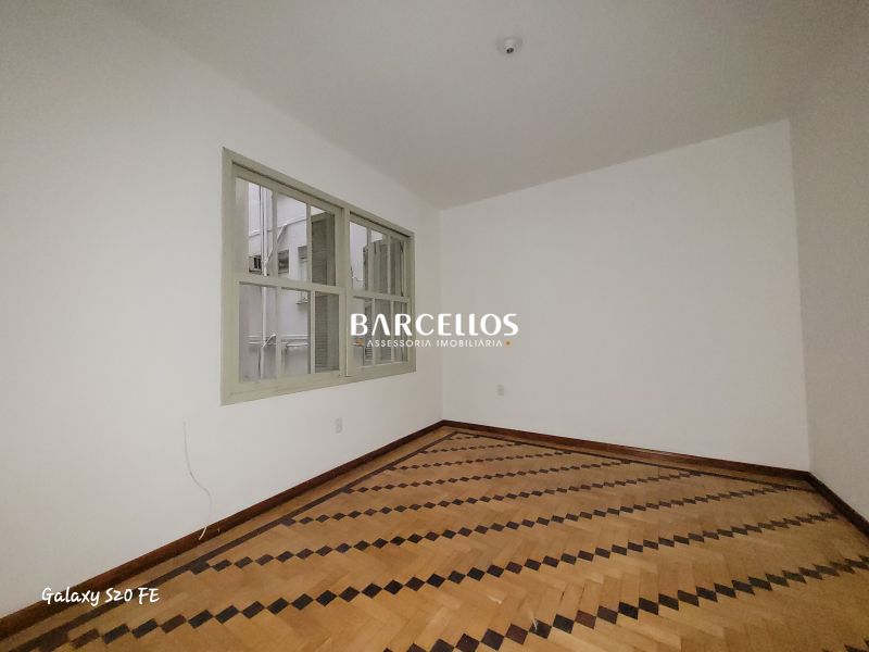 Apto com 2 quartos, 1 banheiro e 117m² à venda no bairro Centro, Porto Alegre