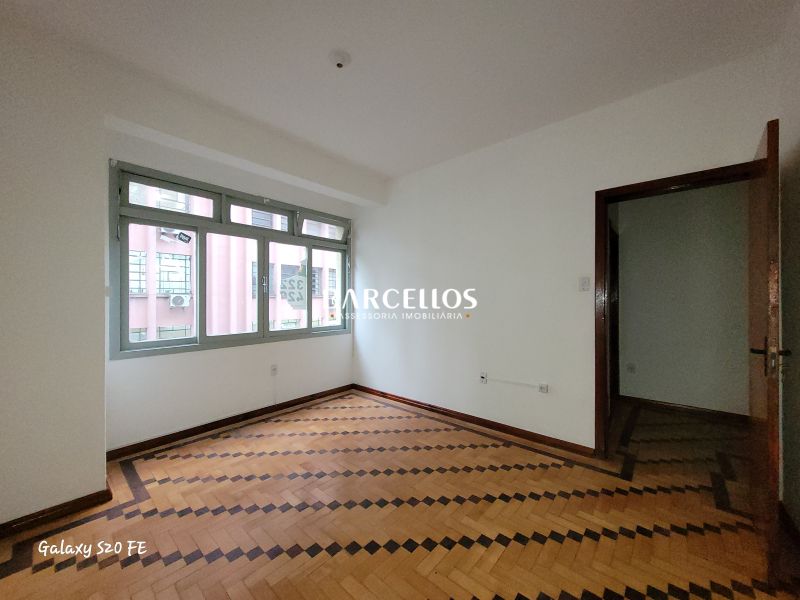 Apto com 2 quartos, 1 banheiro e 117m² à venda no bairro Centro, Porto Alegre