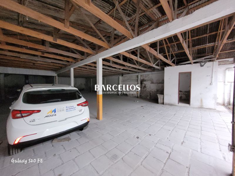 Terreno com 1 quarto, 1 banheiro e 363m² à venda no bairro Navegantes, Porto Alegre