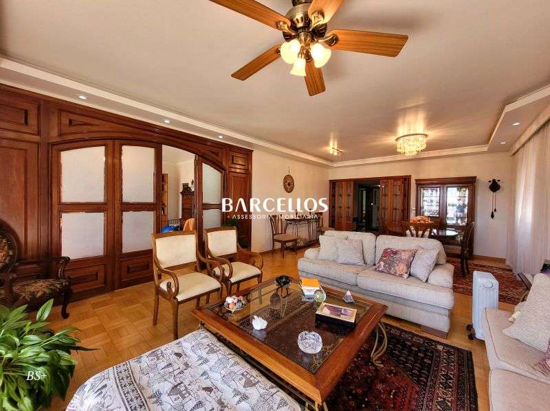 Apto com 3 quartos, 4 banheiros e 240m² à venda no bairro Independencia, Porto Alegre