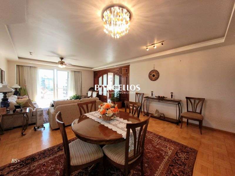 Apto com 3 quartos, 4 banheiros e 240m² à venda no bairro Independencia, Porto Alegre