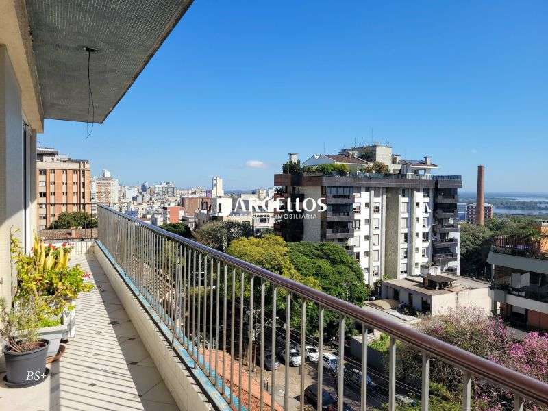 Apto com 3 quartos, 4 banheiros e 240m² à venda no bairro Independencia, Porto Alegre