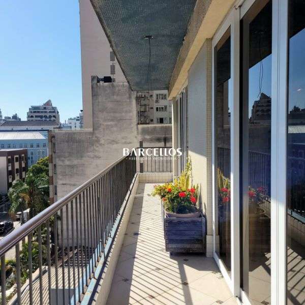 Apto com 3 quartos, 4 banheiros e 240m² à venda no bairro Independencia, Porto Alegre