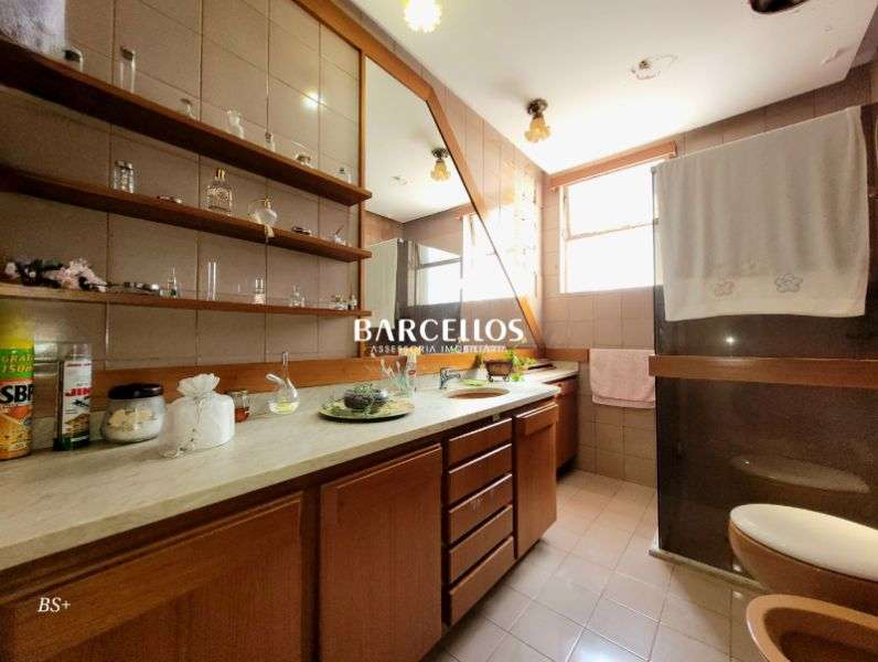 Apto com 3 quartos, 4 banheiros e 240m² à venda no bairro Independencia, Porto Alegre