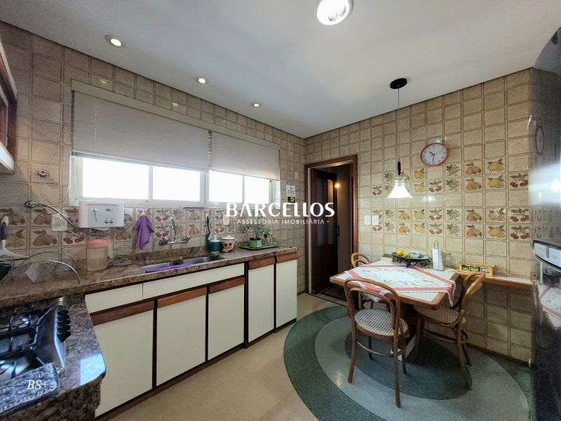 Apto com 3 quartos, 4 banheiros e 240m² à venda no bairro Independencia, Porto Alegre