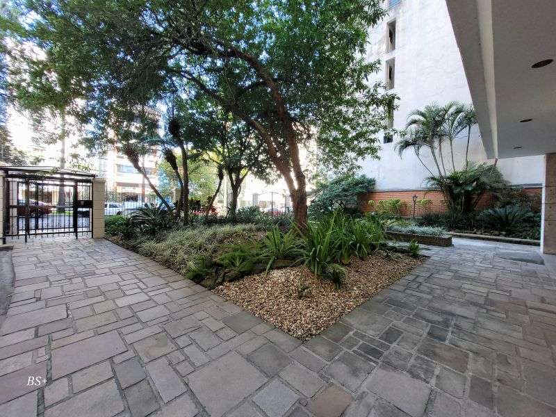 Apto com 3 quartos, 4 banheiros e 240m² à venda no bairro Independencia, Porto Alegre