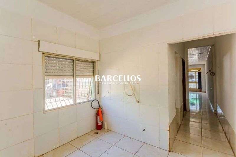 Casa com 4 quartos, 4 banheiros e 330m² à venda no bairro Passo D Areia, Porto Alegre