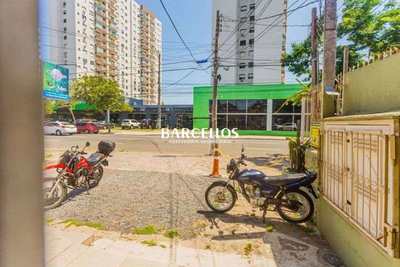 Casa com 4 quartos, 4 banheiros e 330m² à venda no bairro Passo D Areia, Porto Alegre