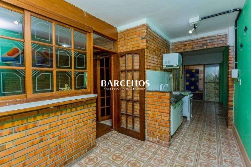 Casa com 4 quartos, 4 banheiros e 330m² à venda no bairro Passo D Areia, Porto Alegre