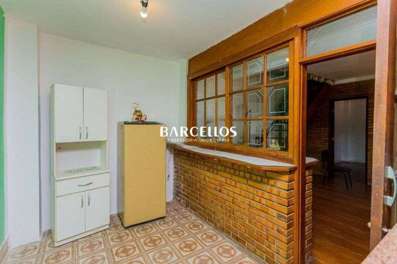 Casa com 4 quartos, 4 banheiros e 330m² à venda no bairro Passo D Areia, Porto Alegre
