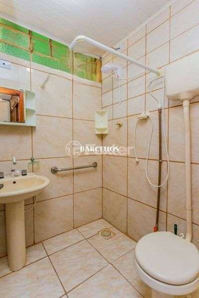 Casa com 4 quartos, 4 banheiros e 330m² à venda no bairro Passo D Areia, Porto Alegre