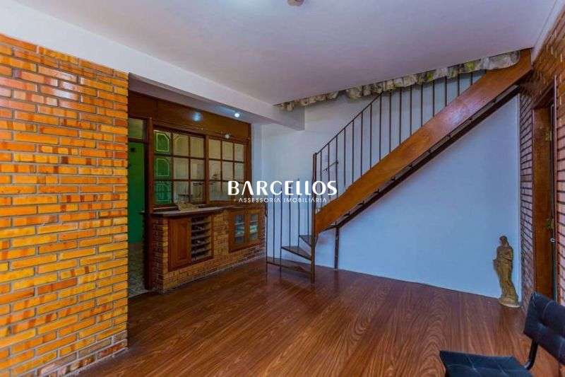 Casa com 4 quartos, 4 banheiros e 330m² à venda no bairro Passo D Areia, Porto Alegre