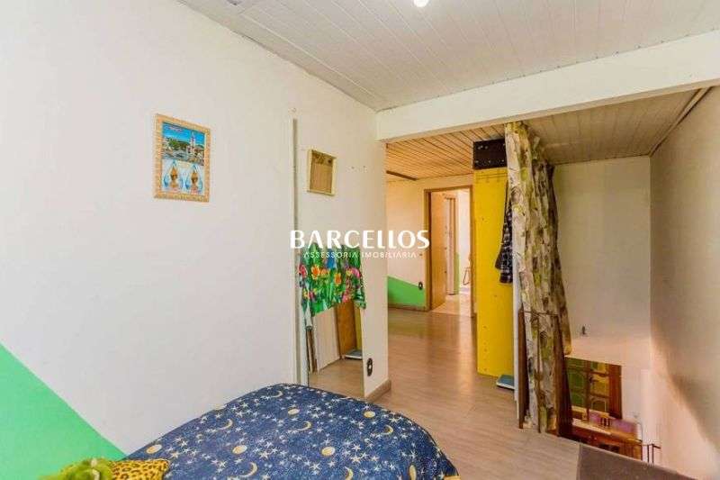 Casa com 4 quartos, 4 banheiros e 330m² à venda no bairro Passo D Areia, Porto Alegre