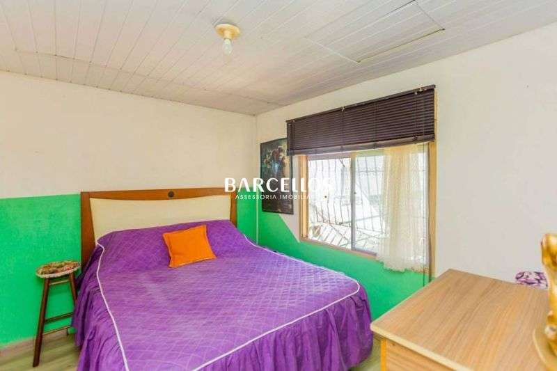 Casa com 4 quartos, 4 banheiros e 330m² à venda no bairro Passo D Areia, Porto Alegre