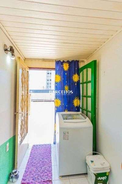 Casa com 4 quartos, 4 banheiros e 330m² à venda no bairro Passo D Areia, Porto Alegre