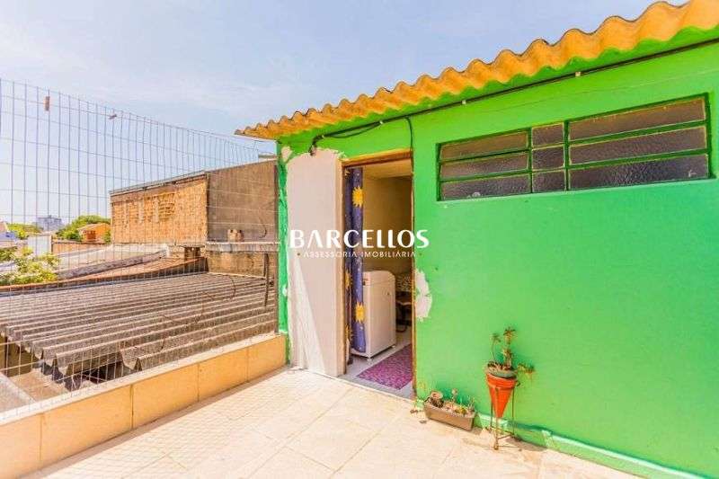 Casa com 4 quartos, 4 banheiros e 330m² à venda no bairro Passo D Areia, Porto Alegre