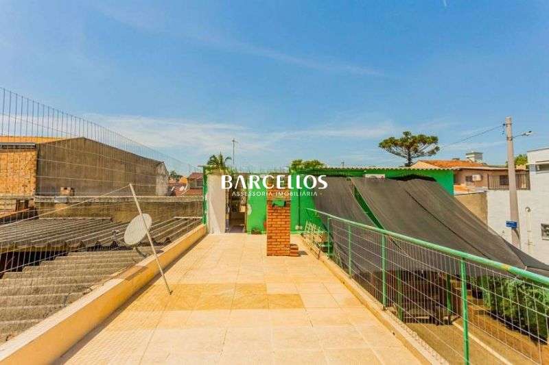 Casa com 4 quartos, 4 banheiros e 330m² à venda no bairro Passo D Areia, Porto Alegre