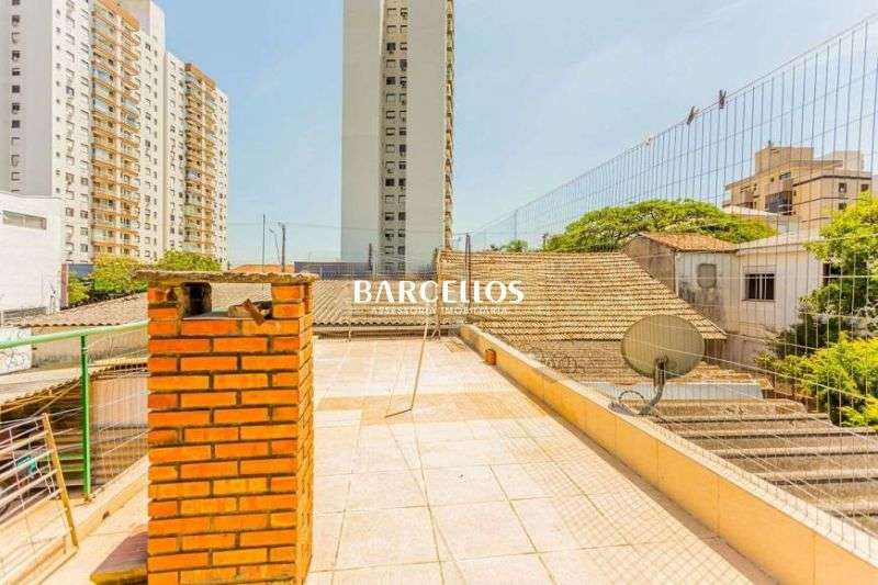 Casa com 4 quartos, 4 banheiros e 330m² à venda no bairro Passo D Areia, Porto Alegre