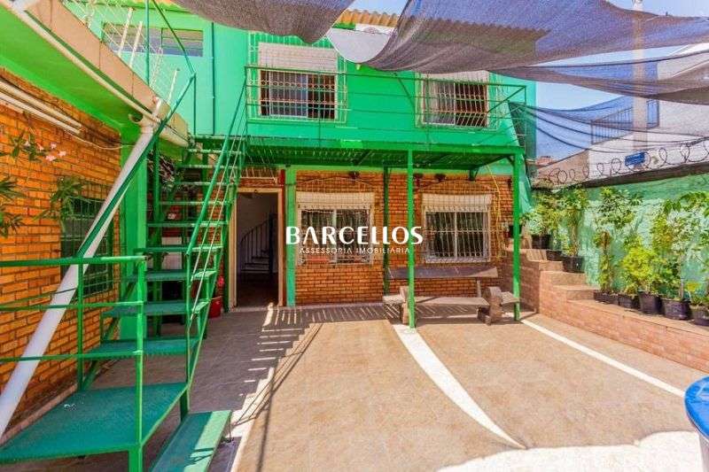 Casa com 4 quartos, 4 banheiros e 330m² à venda no bairro Passo D Areia, Porto Alegre