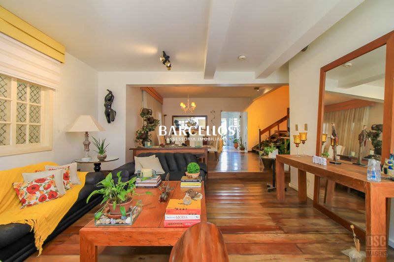 Casa com 4 quartos, 4 banheiros e 600m² à venda no bairro Chacara das Pedras, Porto Alegre