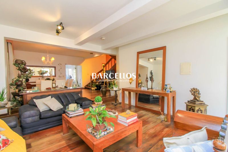 Casa com 4 quartos, 4 banheiros e 600m² à venda no bairro Chacara das Pedras, Porto Alegre