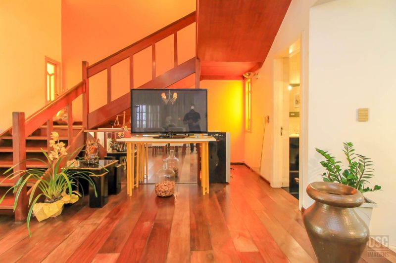 Casa com 4 quartos, 4 banheiros e 600m² à venda no bairro Chacara das Pedras, Porto Alegre