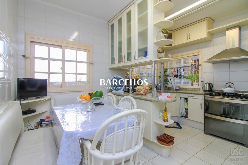 Casa com 4 quartos, 4 banheiros e 600m² à venda no bairro Chacara das Pedras, Porto Alegre