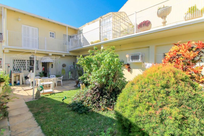 Casa com 4 quartos, 4 banheiros e 600m² à venda no bairro Chacara das Pedras, Porto Alegre