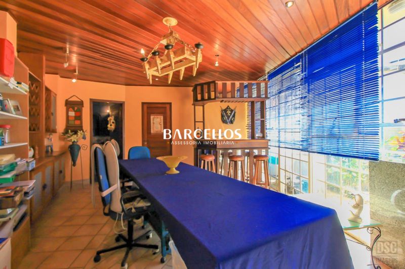 Casa com 4 quartos, 4 banheiros e 600m² à venda no bairro Chacara das Pedras, Porto Alegre