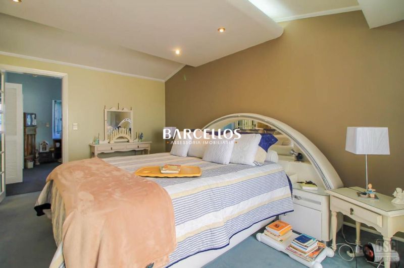Casa com 4 quartos, 4 banheiros e 600m² à venda no bairro Chacara das Pedras, Porto Alegre