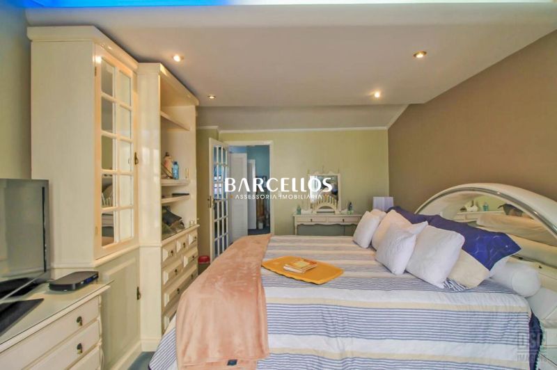 Casa com 4 quartos, 4 banheiros e 600m² à venda no bairro Chacara das Pedras, Porto Alegre
