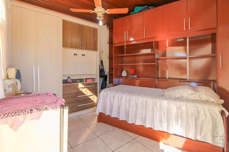 Casa com 4 quartos, 4 banheiros e 600m² à venda no bairro Chacara das Pedras, Porto Alegre