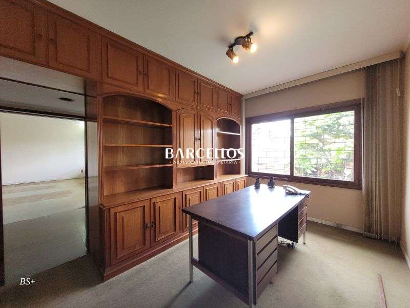 Casa com 4 quartos, 4 banheiros e 500m² à venda no bairro Boa Vista, Porto Alegre