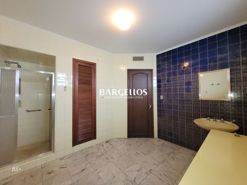 Casa com 4 quartos, 4 banheiros e 500m² à venda no bairro Boa Vista, Porto Alegre