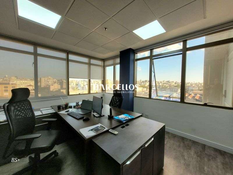 Sala com 3 banheiros e 129m² à venda no bairro Floresta, Porto Alegre