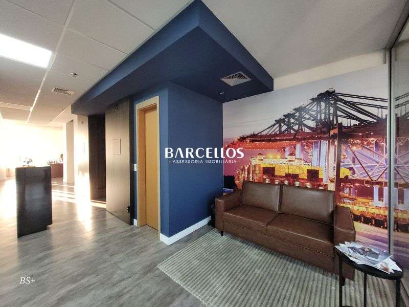 Sala com 3 banheiros e 129m² à venda no bairro Floresta, Porto Alegre