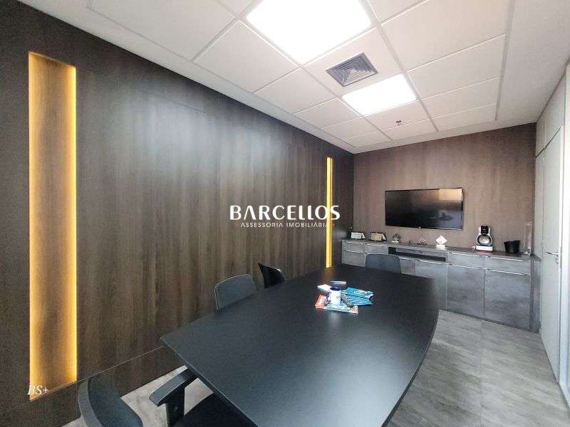 Sala com 3 banheiros e 129m² à venda no bairro Floresta, Porto Alegre