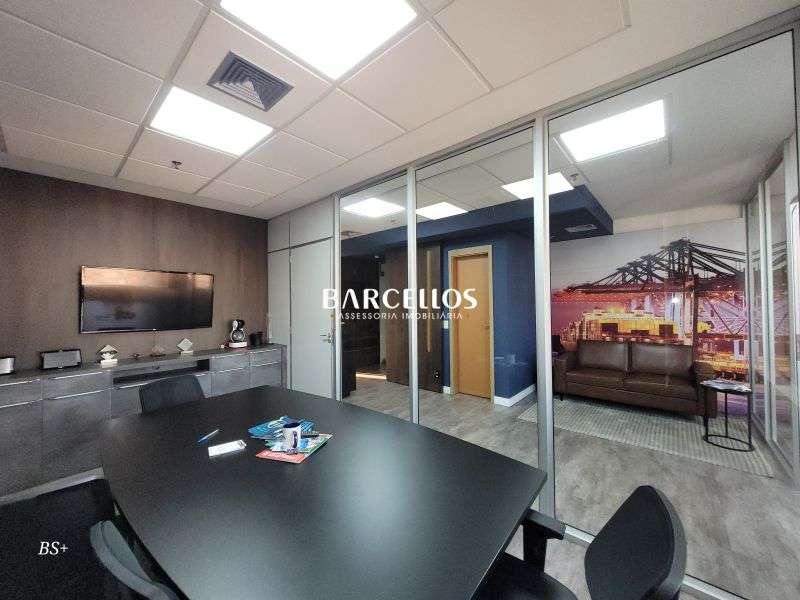 Sala com 3 banheiros e 129m² à venda no bairro Floresta, Porto Alegre