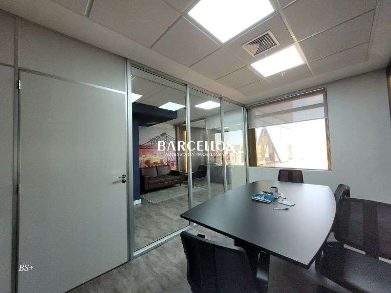 Sala com 3 banheiros e 129m² à venda no bairro Floresta, Porto Alegre
