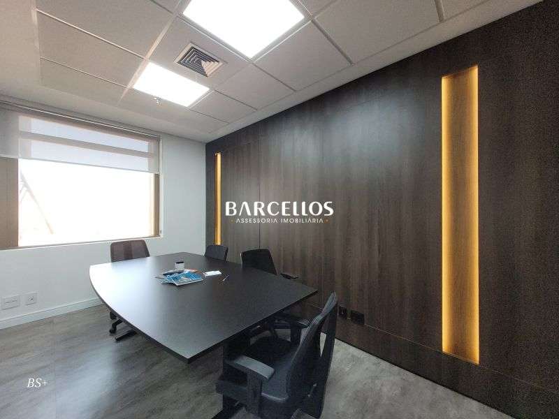Sala com 3 banheiros e 129m² à venda no bairro Floresta, Porto Alegre