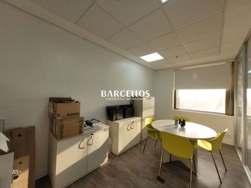 Sala com 3 banheiros e 129m² à venda no bairro Floresta, Porto Alegre