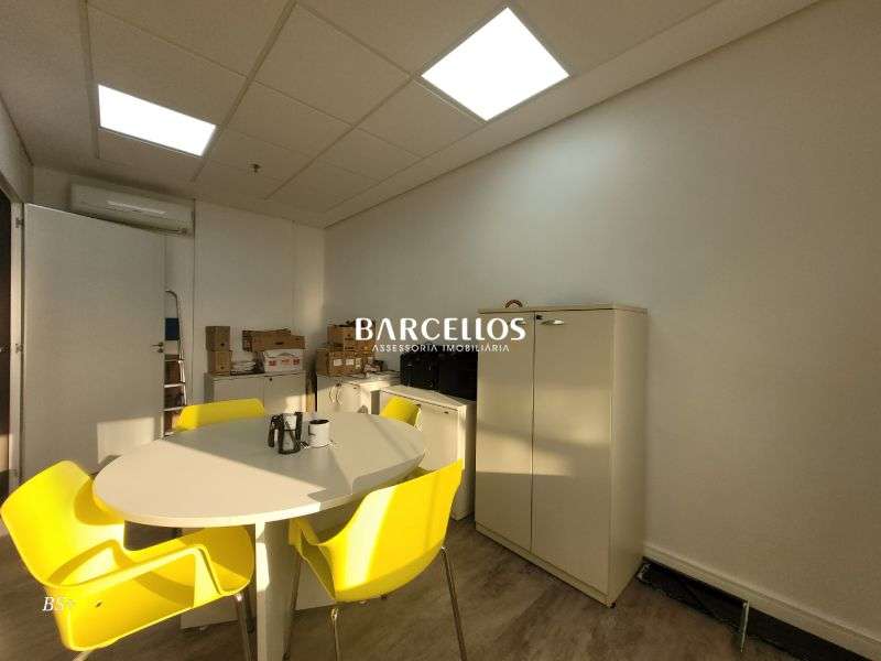 Sala com 3 banheiros e 129m² à venda no bairro Floresta, Porto Alegre