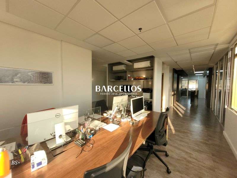 Sala com 3 banheiros e 129m² à venda no bairro Floresta, Porto Alegre
