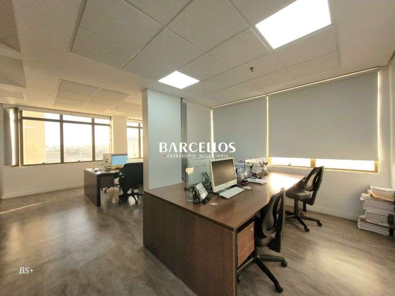 Sala com 3 banheiros e 129m² à venda no bairro Floresta, Porto Alegre