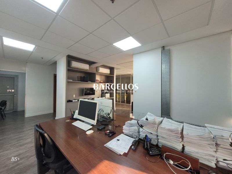 Sala com 3 banheiros e 129m² à venda no bairro Floresta, Porto Alegre