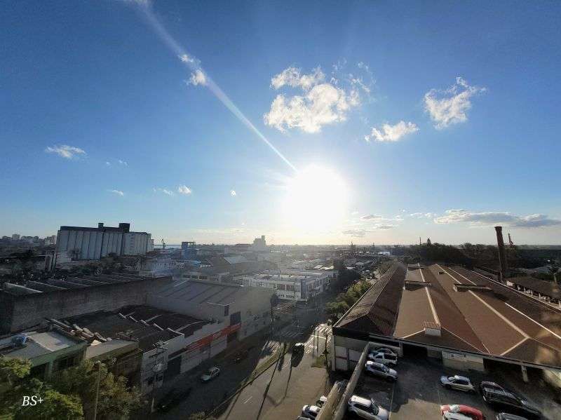 Sala com 3 banheiros e 129m² à venda no bairro Floresta, Porto Alegre