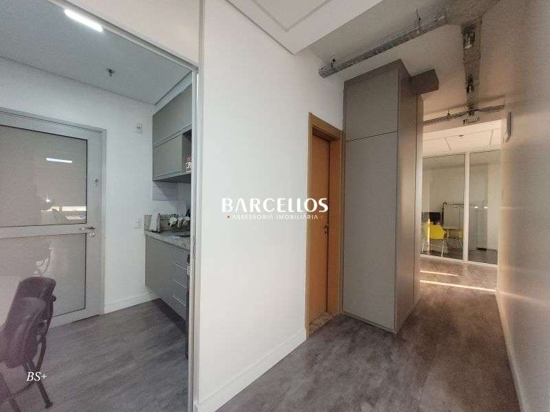Sala com 3 banheiros e 129m² à venda no bairro Floresta, Porto Alegre