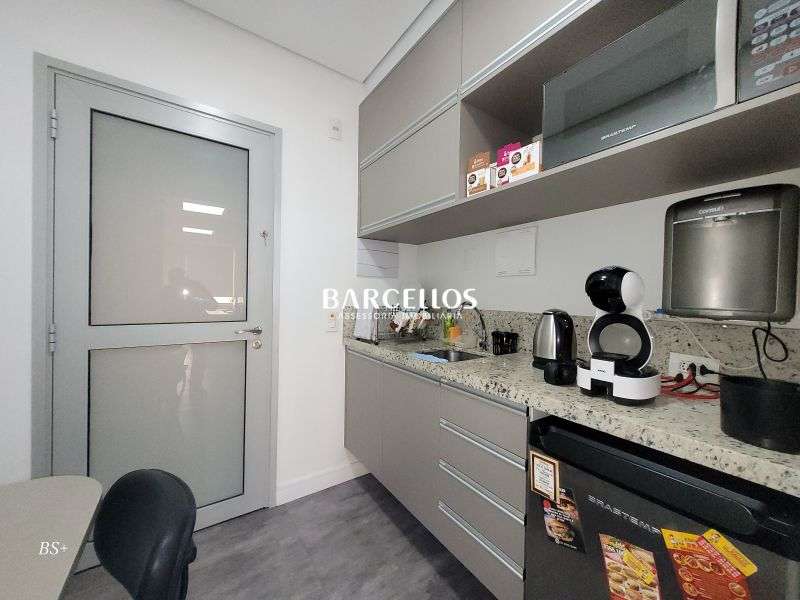 Sala com 3 banheiros e 129m² à venda no bairro Floresta, Porto Alegre