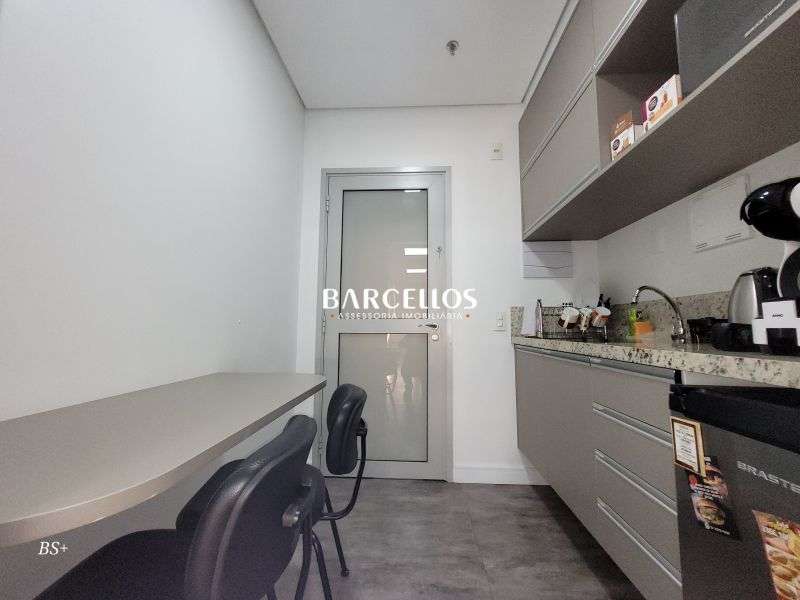 Sala com 3 banheiros e 129m² à venda no bairro Floresta, Porto Alegre